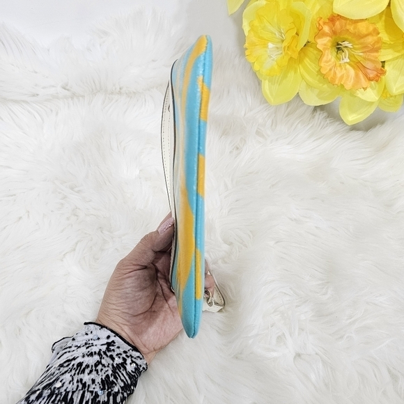 Dooney & Bourke  clutche yellow white and blue - Picture 8 of 9